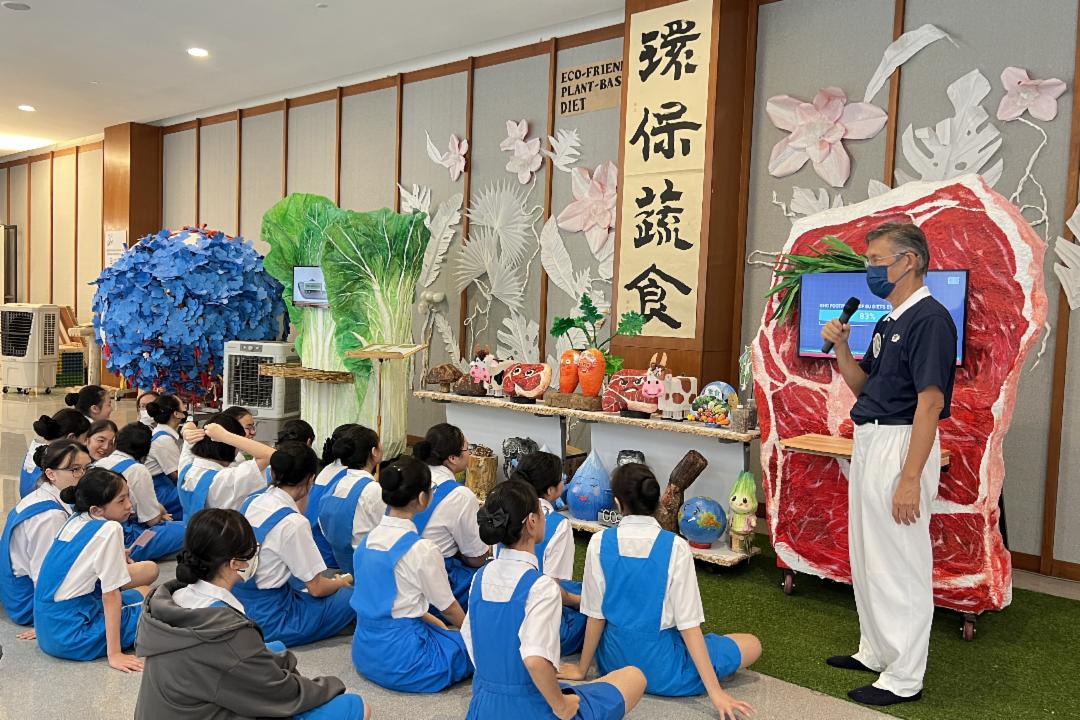 坤成中学于2025年11月12日至27日期间，分批安排了初中一和中二共两千名学生来参访“绿色行动体验展”。【攝影：江欣燕】