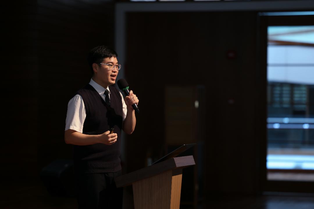年轻又充满活力的赖郁文以轻松活泼的互动带来一场《青年影响力》为题的分享，让全场笑声不断。 【摄影：钟国义】